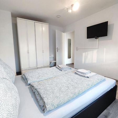 New High Speed Wifi - Elegantes 2 Schlafzimmer Apart Mit 3 Betten Pforzheim Exterior photo