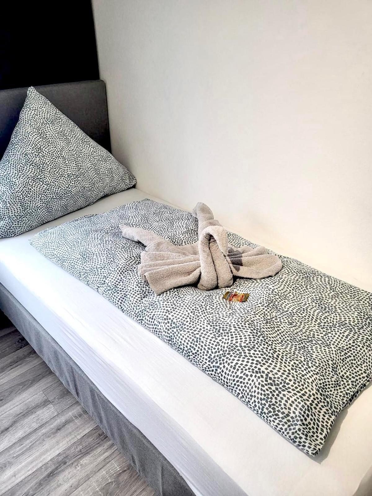 New High Speed Wifi - Elegantes 2 Schlafzimmer Apart Mit 3 Betten Pforzheim Exterior photo